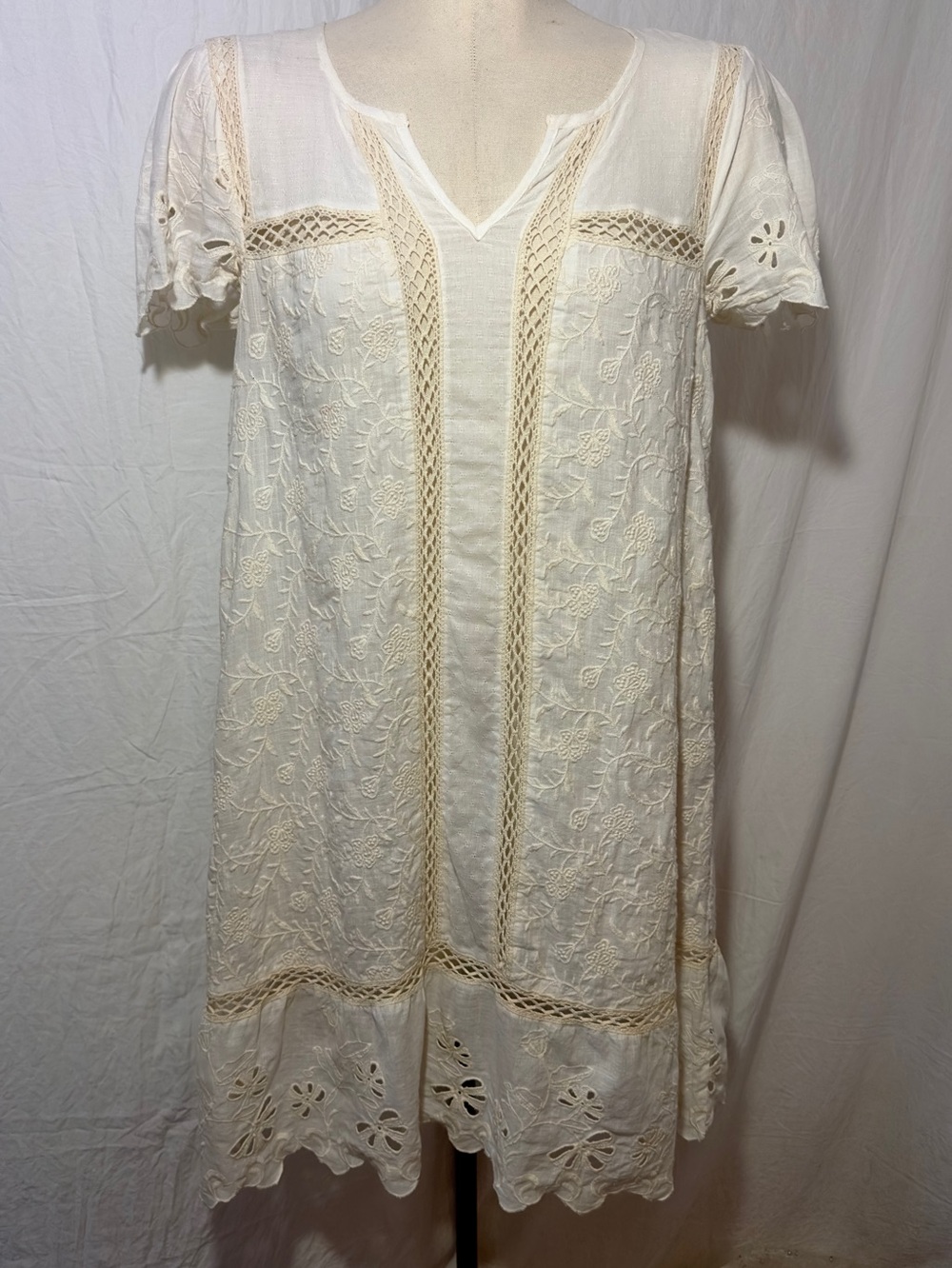 Holding Horses Anthropologie Ivory Embroidered Boho Dress Lace Cottagecore US 6